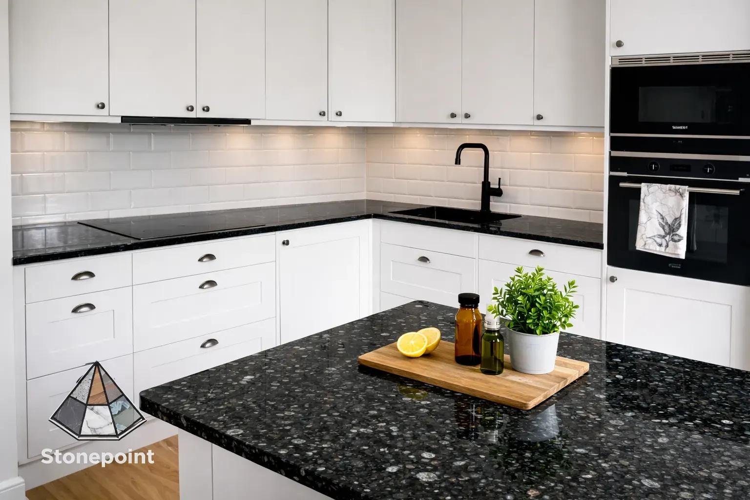 Granitbänkskiva i Labrador Dark Green, Sollentuna